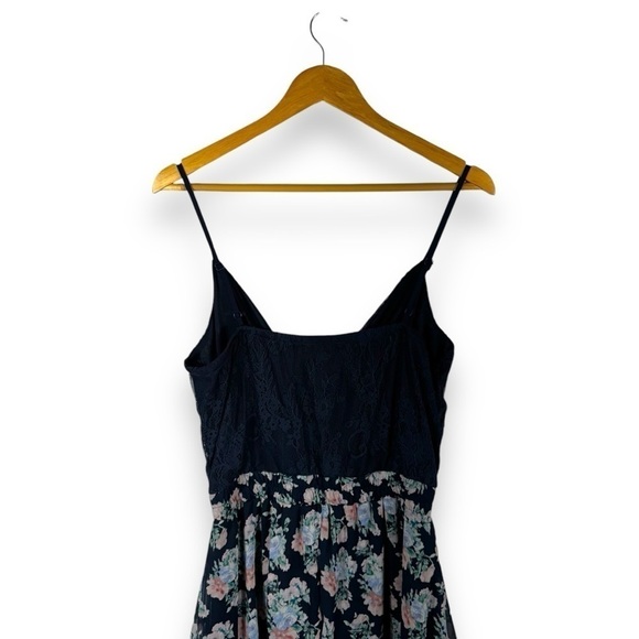 4 for $40 SALE! Francesca's Coll. Lace V Neck Floral Mini Dress, Navy, Size L - Picture 15 of 16